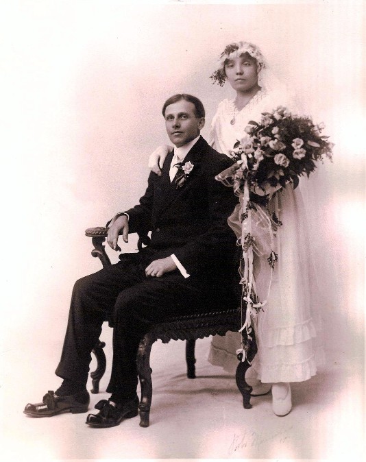 Mary Rusnak and Paul Eiben, 1915
Grandma Mary (Maria) Rusnak (Rusznak) was born in Metzie on 31 Jan, 1893.  She married  Grandpa in Cleveland, Ohio, in 1915.  Grandpa